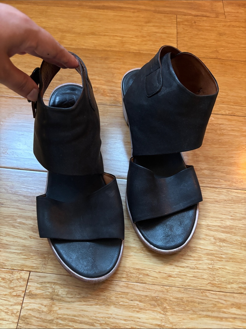 Womens Black Wide-Strap Open-Toe Sandals